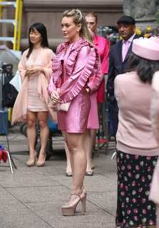 Hilary Duff feet photo thumbnail