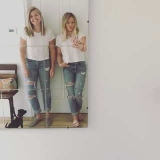 Hilary Duff feet photo thumbnail