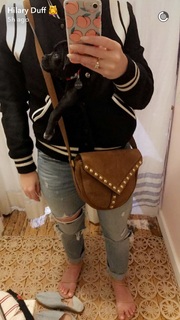 Hilary Duff feet photo thumbnail