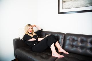 Hilary Duff feet photo thumbnail