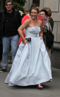 Hilary Duff feet photo thumbnail