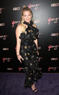 Hilary Duff feet photo thumbnail