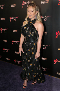 Hilary Duff feet photo thumbnail