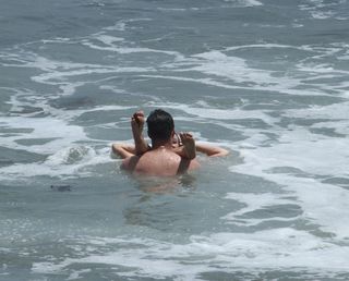 Hilary Duff feet photo thumbnail