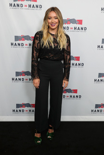 Hilary Duff feet photo thumbnail