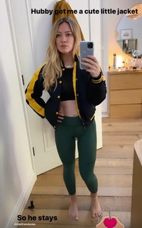 Hilary Duff feet photo thumbnail