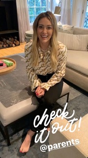Hilary Duff feet photo thumbnail