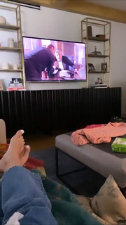 Hilary Duff feet photo thumbnail