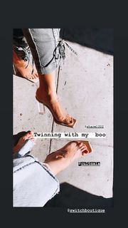 Hilary Duff feet photo thumbnail