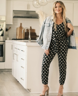 Hilary Duff feet photo thumbnail