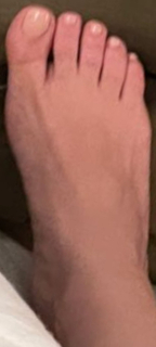 Hilary Duff feet photo thumbnail