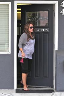Hilary Duff feet photo thumbnail