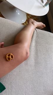 Hilary Duff feet photo thumbnail
