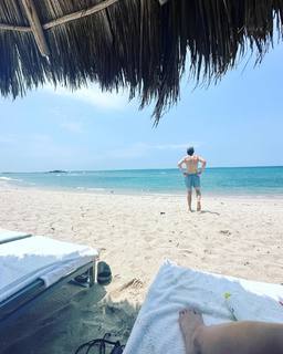 Hilary Duff feet photo thumbnail