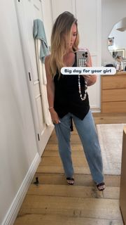 Hilary Duff feet photo thumbnail