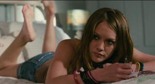 Hilary Duff feet photo thumbnail