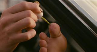Hilary Duff feet photo thumbnail
