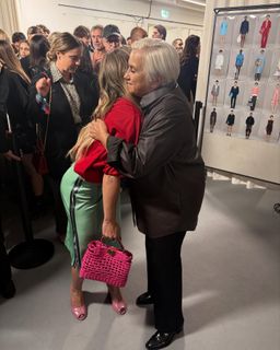 Hilary Duff feet photo thumbnail