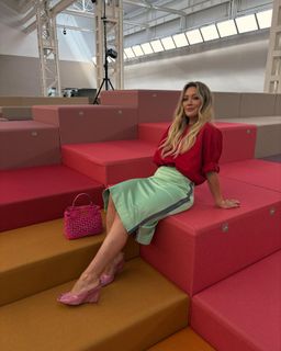 Hilary Duff feet photo thumbnail