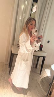 Hilary Duff feet photo thumbnail