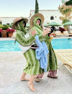 Hilary Duff feet photo thumbnail