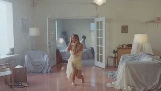 Hilary Duff feet photo 9