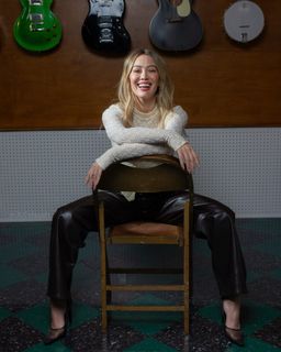 Hilary Duff feet photo 15