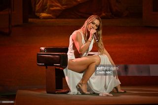 Hilary Duff feet photo 11