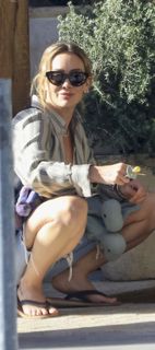 Hilary Duff feet photo 5