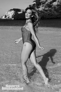 Hilary Duff feet photo 1