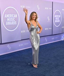 Hilary Duff feet photo 11
