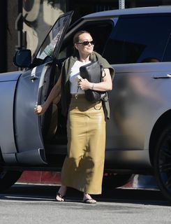 Hilary Duff feet photo 18