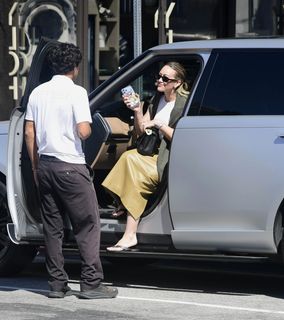 Hilary Duff feet photo 13