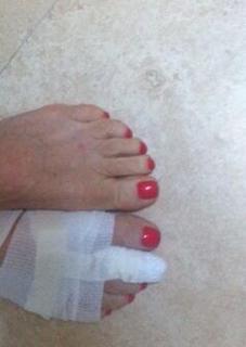 Hilary Farr feet photo 19