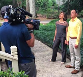 Hilary Farr feet photo 7