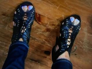 Hilary Farr feet photo 19