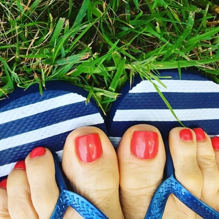 Hilary Farr feet photo 3