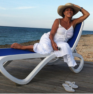Hilary Farr feet photo 12