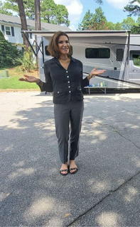 Hilary Farr feet photo 10