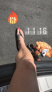 Hilary Knight feet photo 9