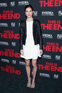 Hilary Rhoda feet photo thumbnail