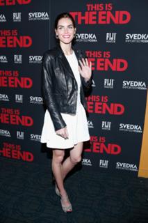 Hilary Rhoda feet photo thumbnail
