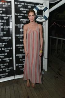 Hilary Rhoda feet photo thumbnail