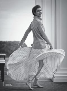 Hilary Rhoda feet photo thumbnail