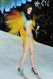 Hilary Rhoda feet photo thumbnail