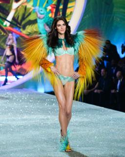Hilary Rhoda feet photo thumbnail