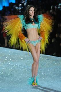 Hilary Rhoda feet photo thumbnail