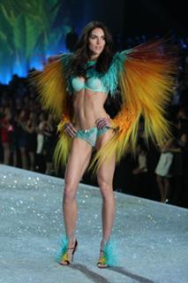 Hilary Rhoda feet photo thumbnail