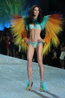 Hilary Rhoda feet photo thumbnail