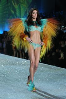 Hilary Rhoda feet photo thumbnail